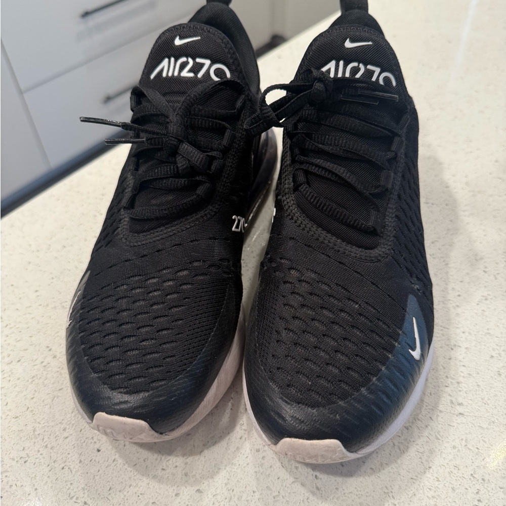 Nike Women’s Air Max 270 Black and White Sneakers Size 9.5